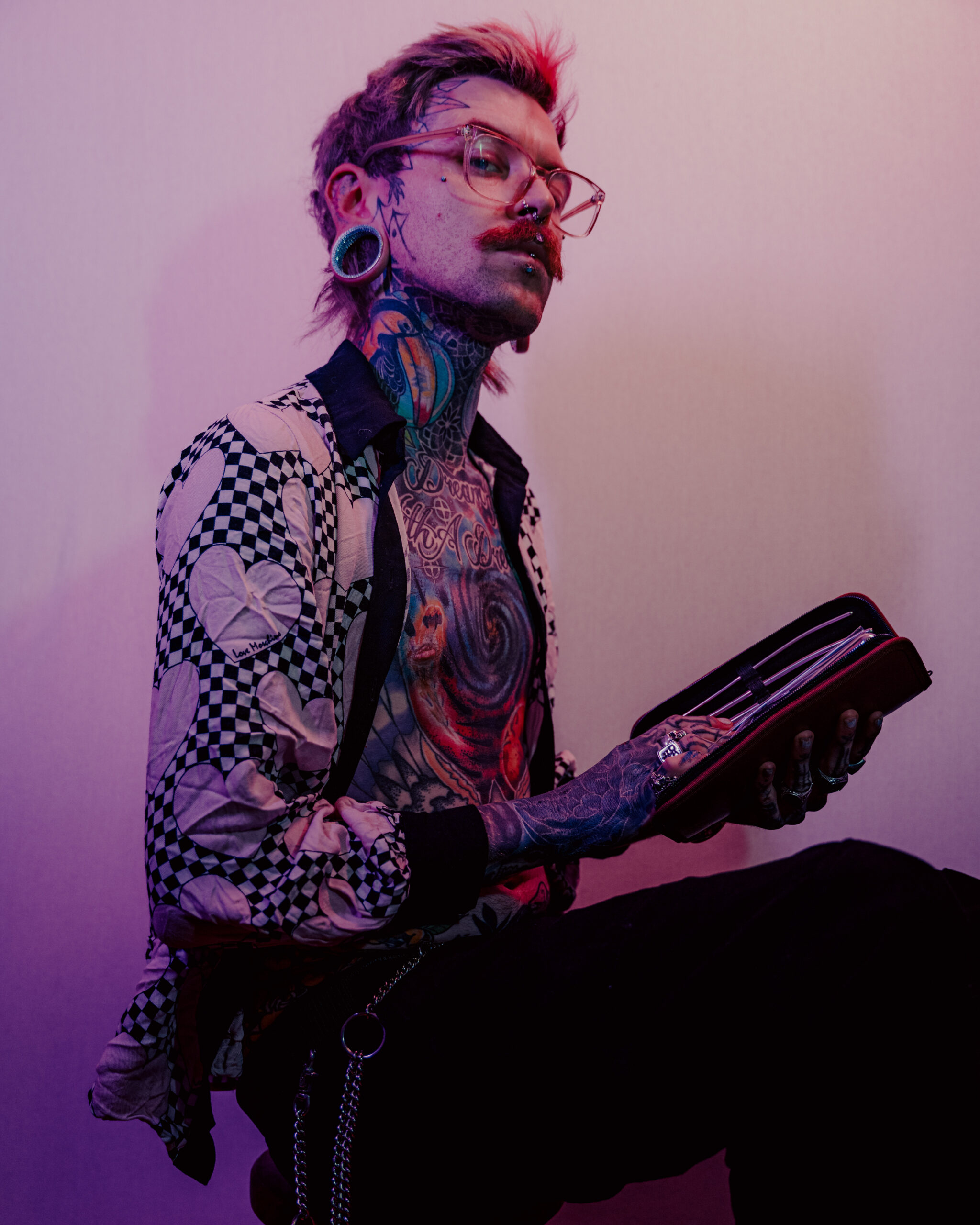 The Psychology of Breadcrumbing and Why It’s Harmful in Dating